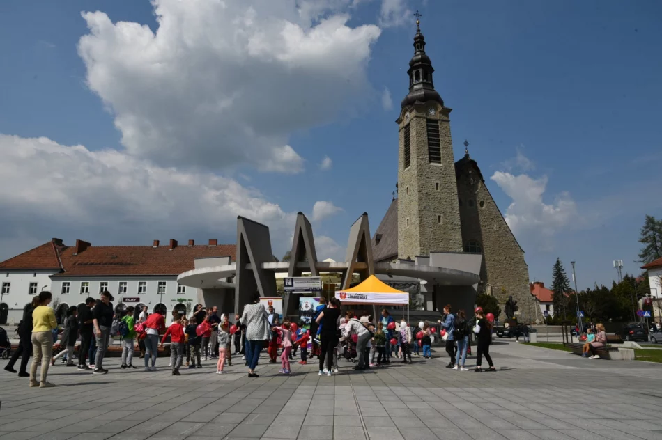 Biało-czerwone niebo nad Limanową - zdjęcie 17
