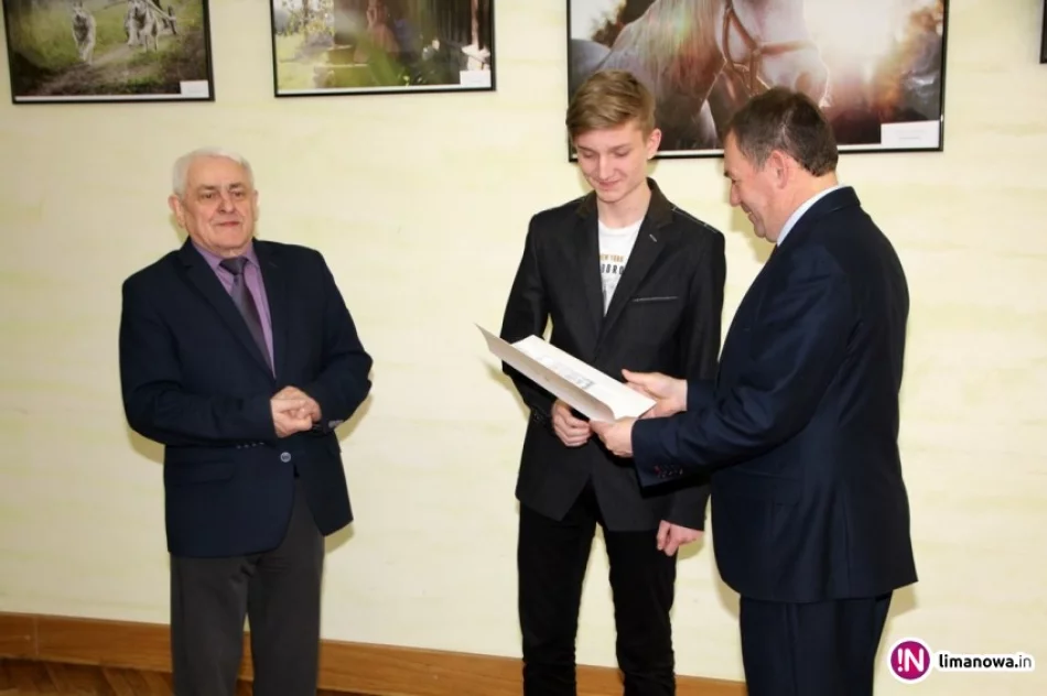 Wręczenie nagród laureatom III Konkursu Fotograficznego - zdjęcie 2