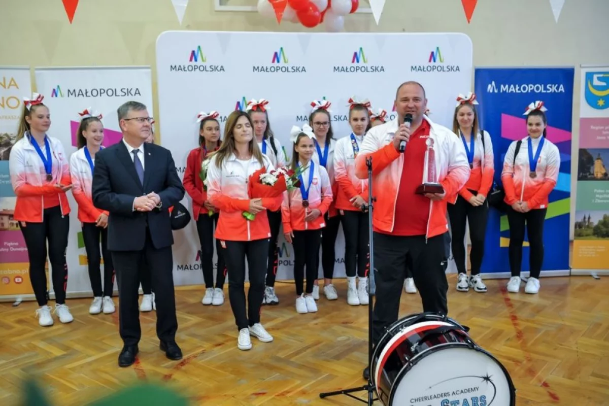 Międzynarodowy start cheerleaderek