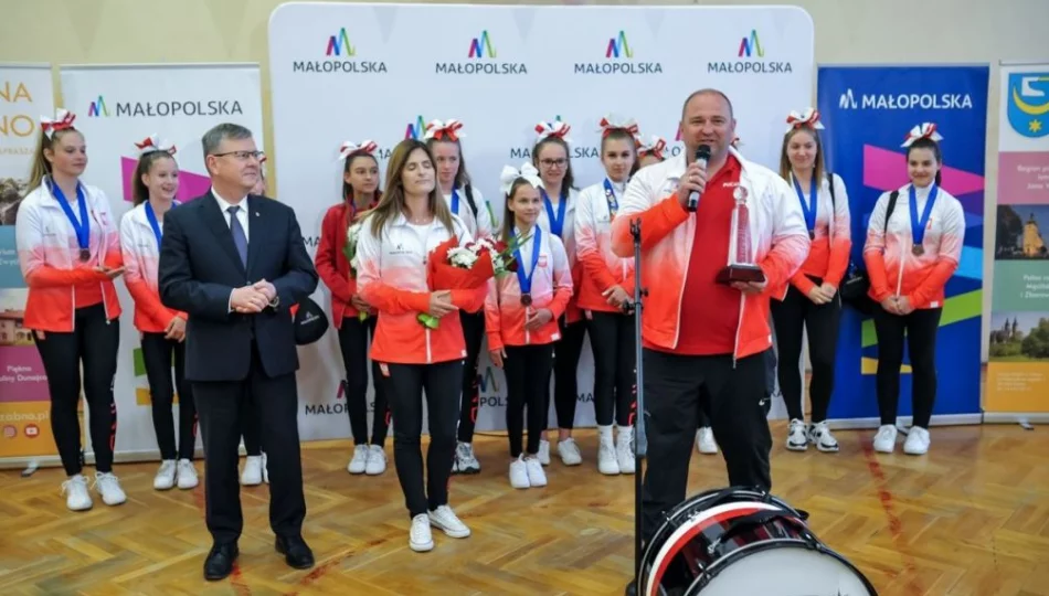 Międzynarodowy start cheerleaderek - zdjęcie 1