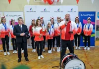 Międzynarodowy start cheerleaderek - zdjęcie główne