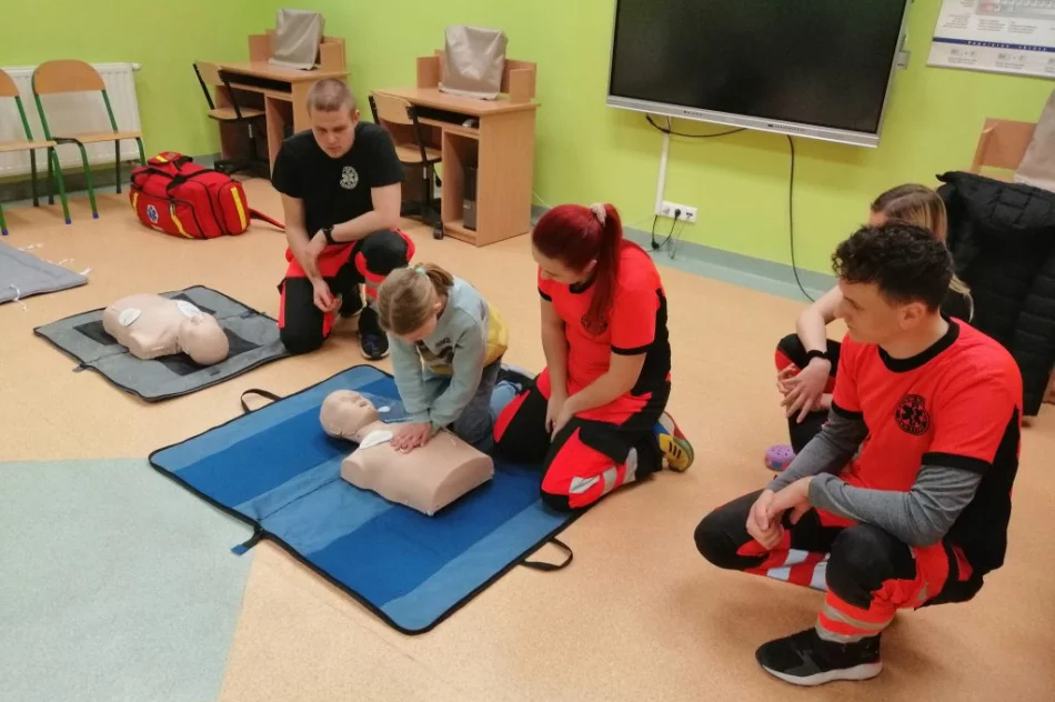 Studenci przeprowadzili szkolenie dla uczniów - zdjęcie 2