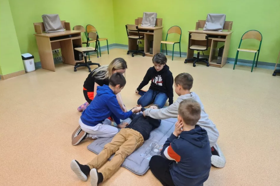 Studenci przeprowadzili szkolenie dla uczniów - zdjęcie 3