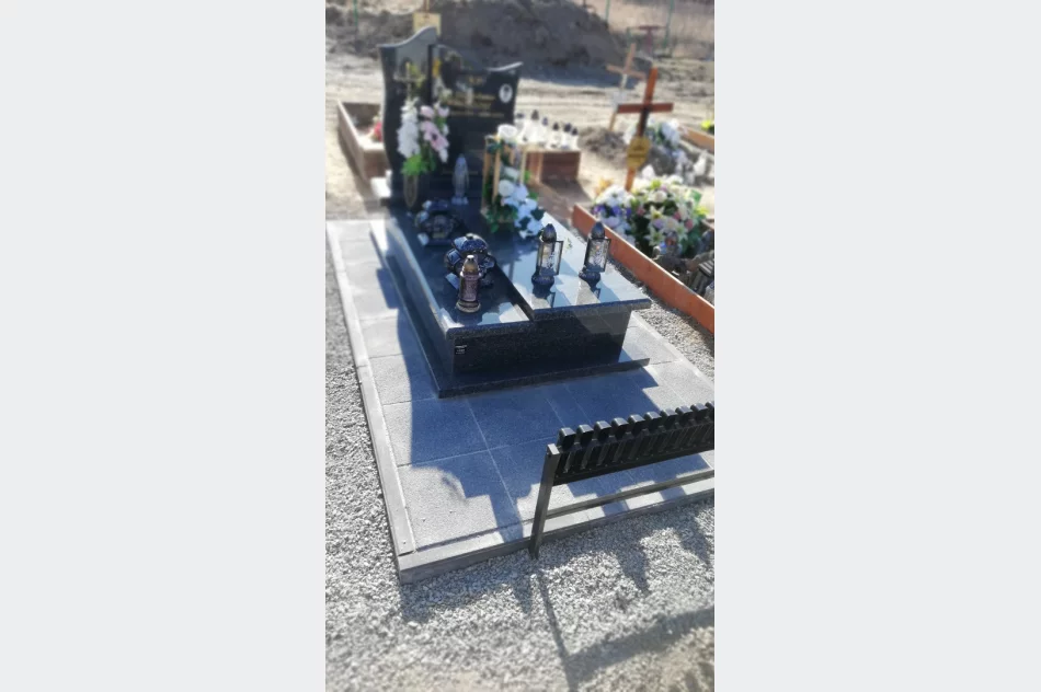 Zajmujemy się układaniem płytek i kostki brukowej w okół nagrobków - zdjęcie 4