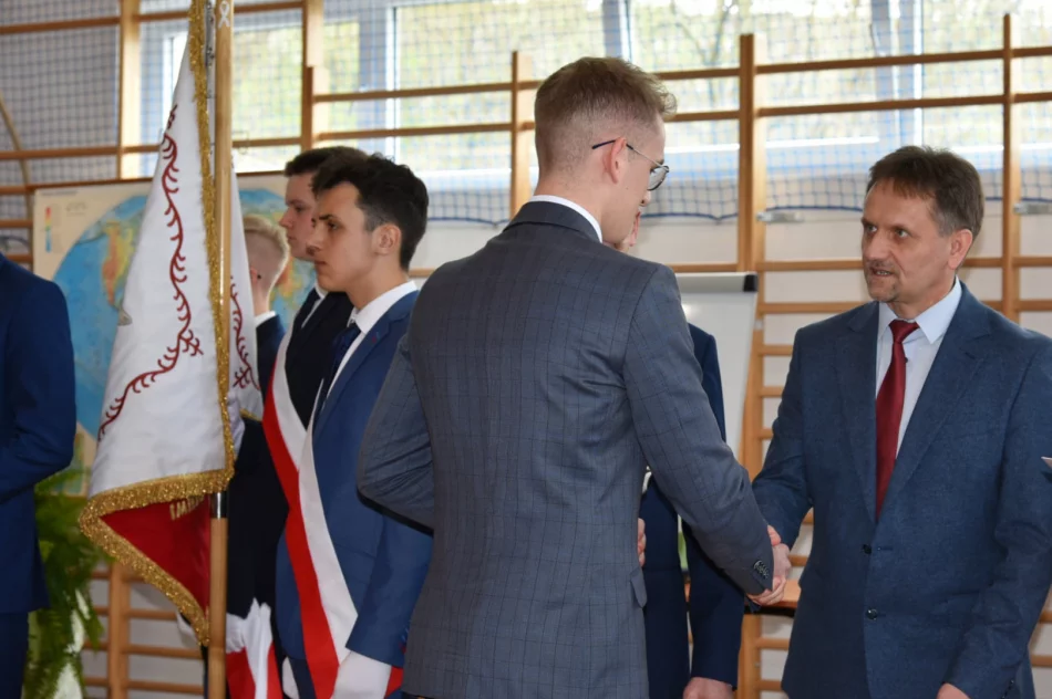 W powiatowych szkołach pożegnano maturzystów - zdjęcie 10