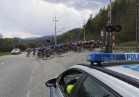 Policjanci zabezpieczali kolarskie zmagania - zdjęcie główne