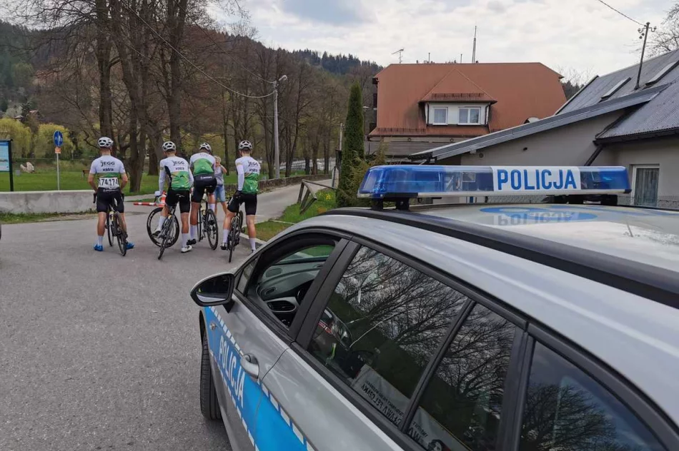 Policjanci zabezpieczali kolarskie zmagania - zdjęcie 3
