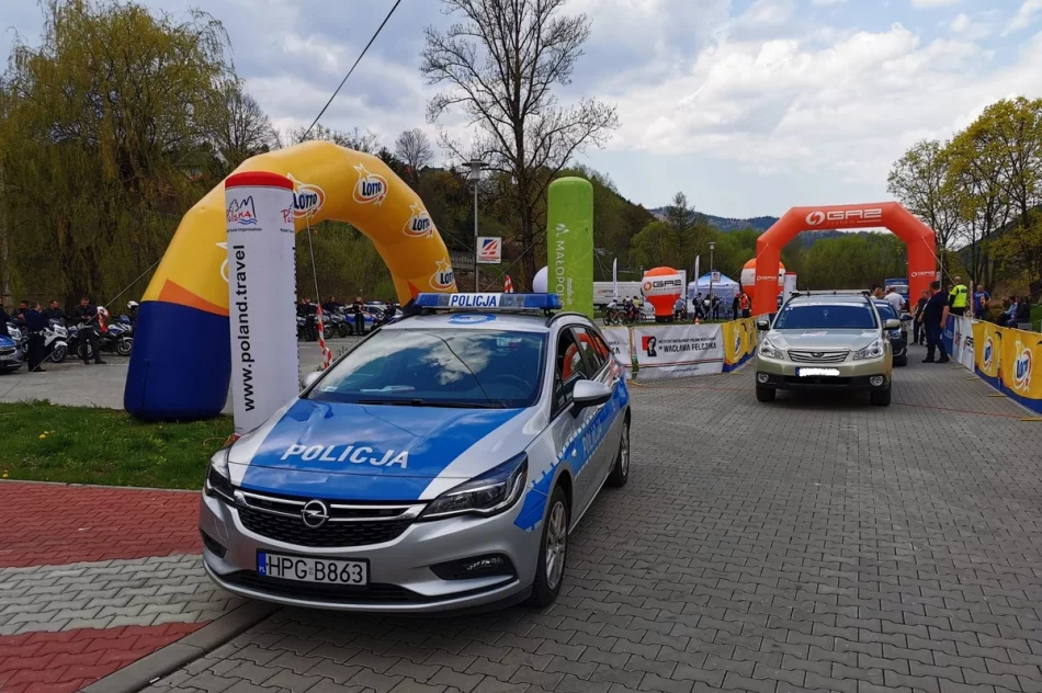 Policjanci zabezpieczali kolarskie zmagania - zdjęcie 4