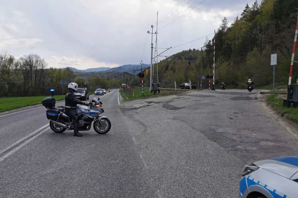 Policjanci zabezpieczali kolarskie zmagania - zdjęcie 5