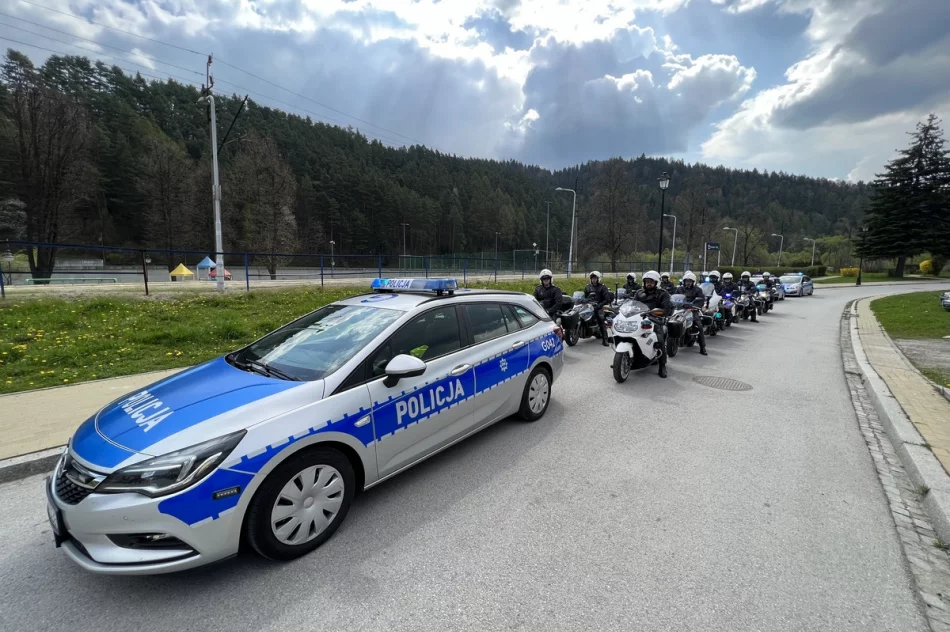 Policjanci zabezpieczali kolarskie zmagania - zdjęcie 6