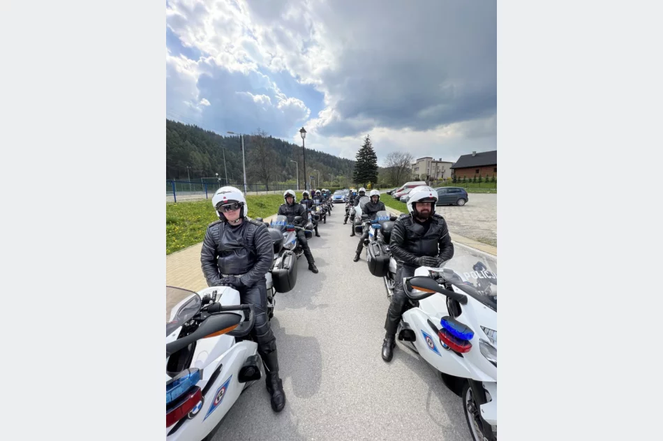 Policjanci zabezpieczali kolarskie zmagania - zdjęcie 9