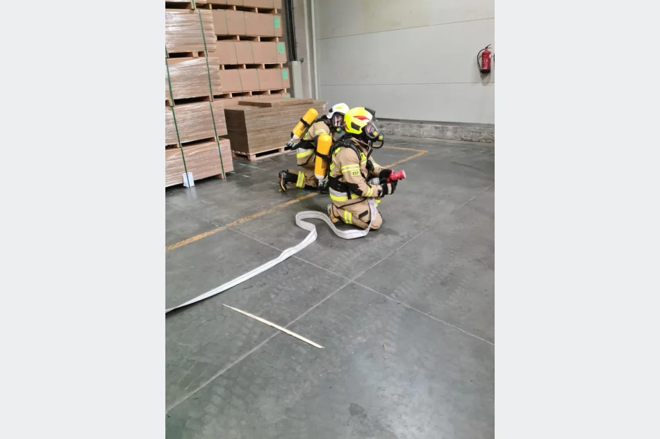 Pożar dużego magazynu z materiałami palnymi - scenariusz - zdjęcie 3