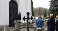 Przez trzy godziny zwiedzali nekropolię - zdjęcie 2