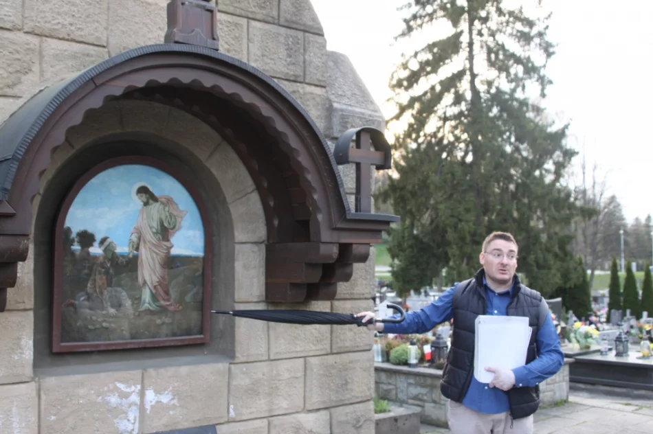 Przez trzy godziny zwiedzali nekropolię - zdjęcie 9