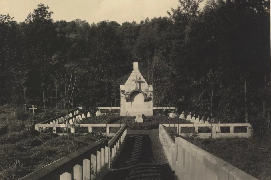 Przez trzy godziny zwiedzali nekropolię - zdjęcie 10