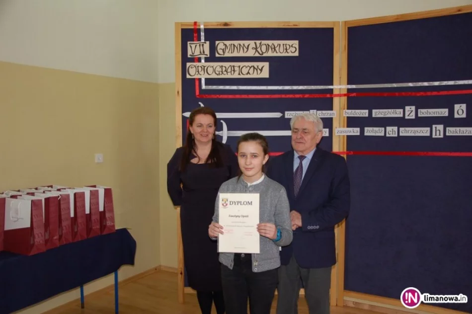 Patriotycznie na VII Gminnym Konkursie Ortograficznym - zdjęcie 2