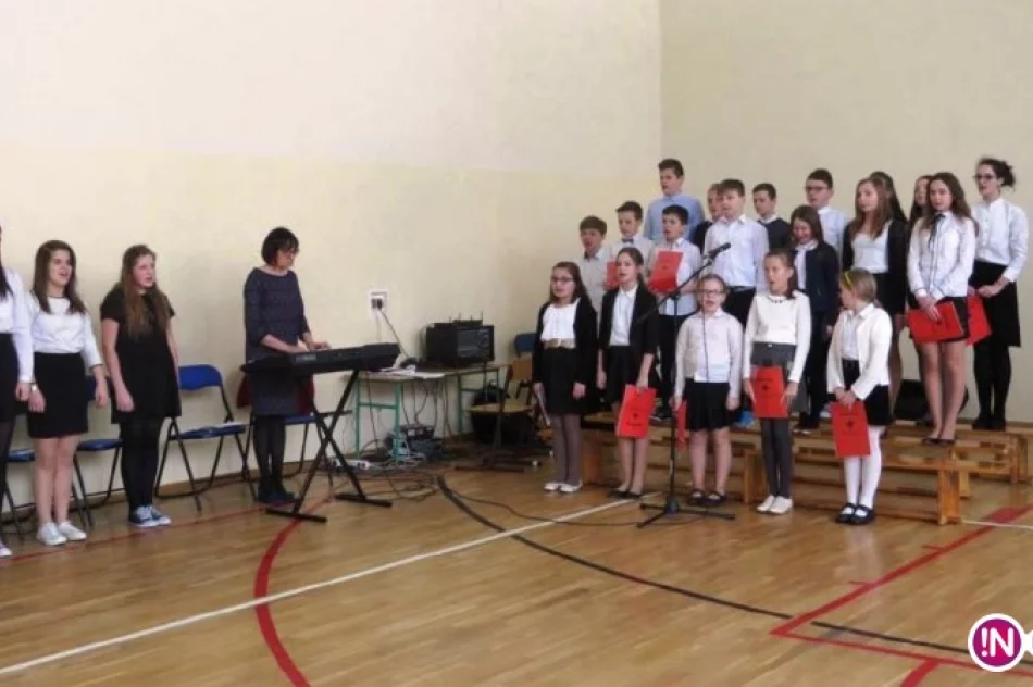 Szkoła Podstawowa nr 1 w Starej Wsi oddała hołd Żołnierzom Wyklętym - zdjęcie 3