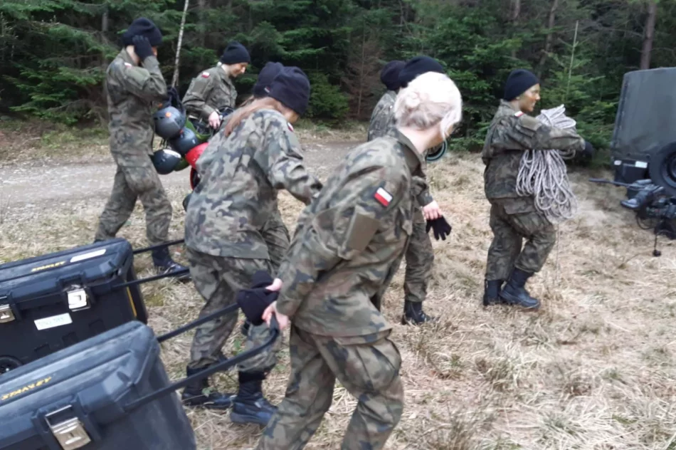 Trwa obóz szkoleniowy klas wojskowych - zdjęcie 6