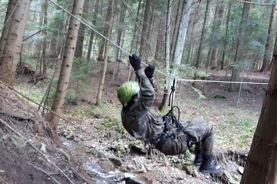 Trwa obóz szkoleniowy klas wojskowych - zdjęcie 9