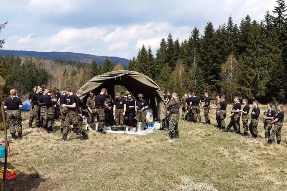 Trwa obóz szkoleniowy klas wojskowych - zdjęcie 10