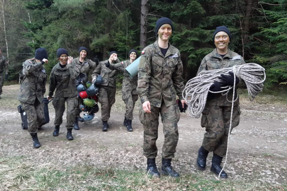 Trwa obóz szkoleniowy klas wojskowych - zdjęcie 11