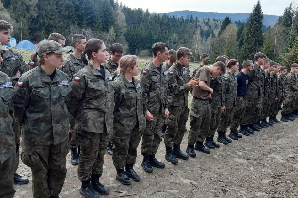 Trwa obóz szkoleniowy klas wojskowych - zdjęcie 12