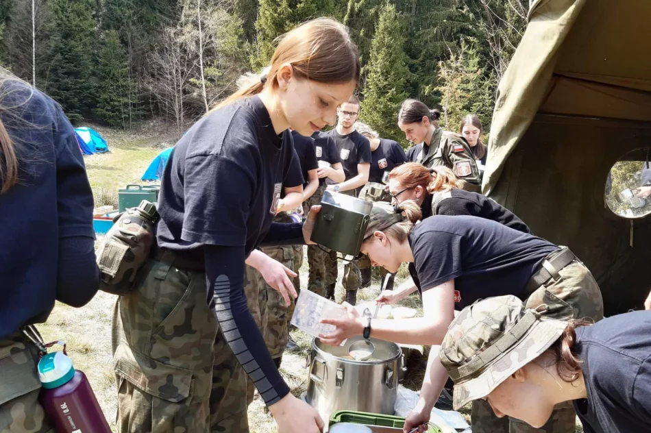 Trwa obóz szkoleniowy klas wojskowych - zdjęcie 15