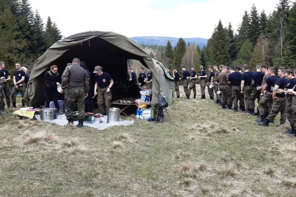 Trwa obóz szkoleniowy klas wojskowych - zdjęcie 19