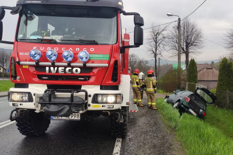 Samochód wypadł z jezdni i uderzył w przepust - zdjęcie 5