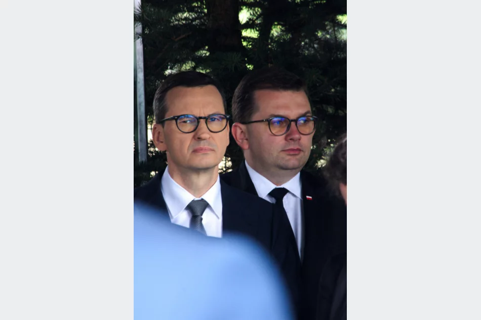 Ostatnie pożegnanie Józefa Leśniaka.  Był wielkim, wspaniałym patriotą oddanym sprawom Polski - mówił premier - zdjęcie 10
