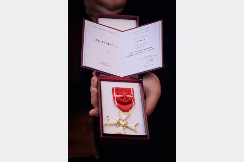 Ostatnie pożegnanie Józefa Leśniaka.  Był wielkim, wspaniałym patriotą oddanym sprawom Polski - mówił premier - zdjęcie 11