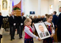 Ostatnie pożegnanie Józefa Leśniaka.  Był wielkim, wspaniałym patriotą oddanym sprawom Polski - mówił premier - zdjęcie główne