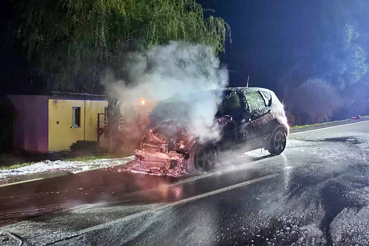 Samochód stanął w płomieniach