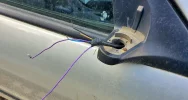 Wrak pełen śmieci - od 2 lat nie mogą usunąć go z parkingu - zdjęcie 4