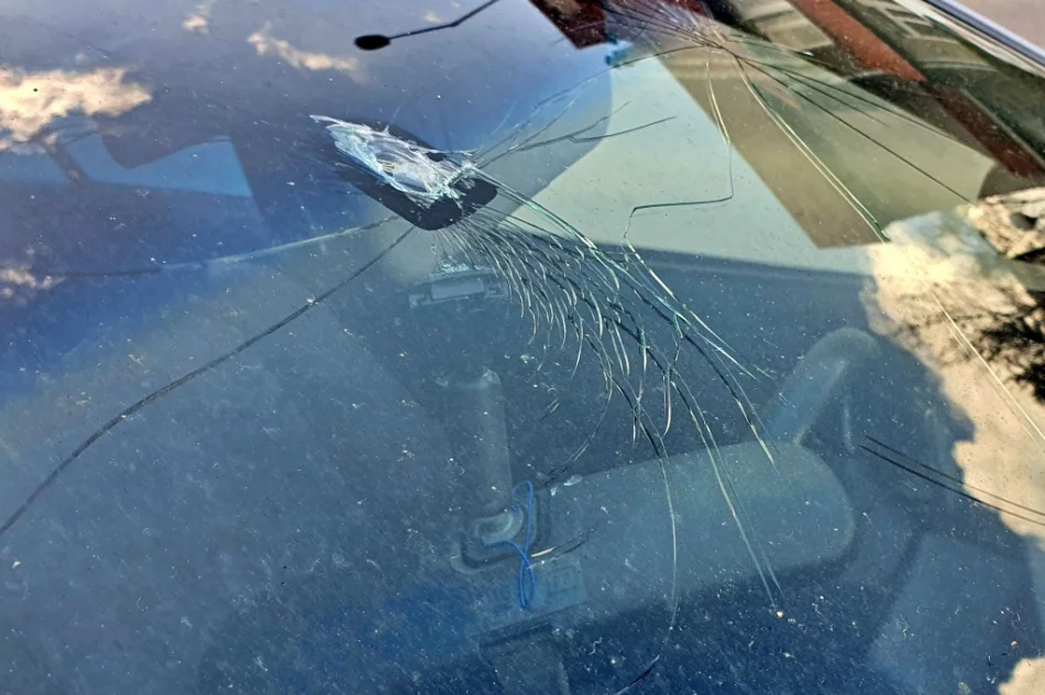 Wrak pełen śmieci - od 2 lat nie mogą usunąć go z parkingu - zdjęcie 12