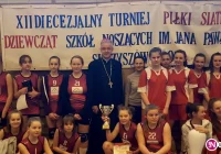 I miejsce drużyny ze SP nr 1 w Męcinie na XII Turnieju szkół noszących imię Jana Pawła II - zdjęcie główne