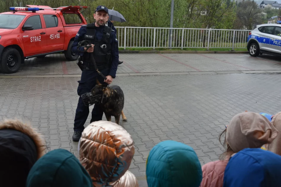 Atrakcje dla dzieci, motywem: bezpieczeństwo na drodze - zdjęcie 8