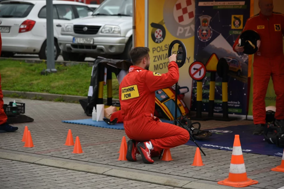 Atrakcje dla dzieci, motywem: bezpieczeństwo na drodze - zdjęcie 9