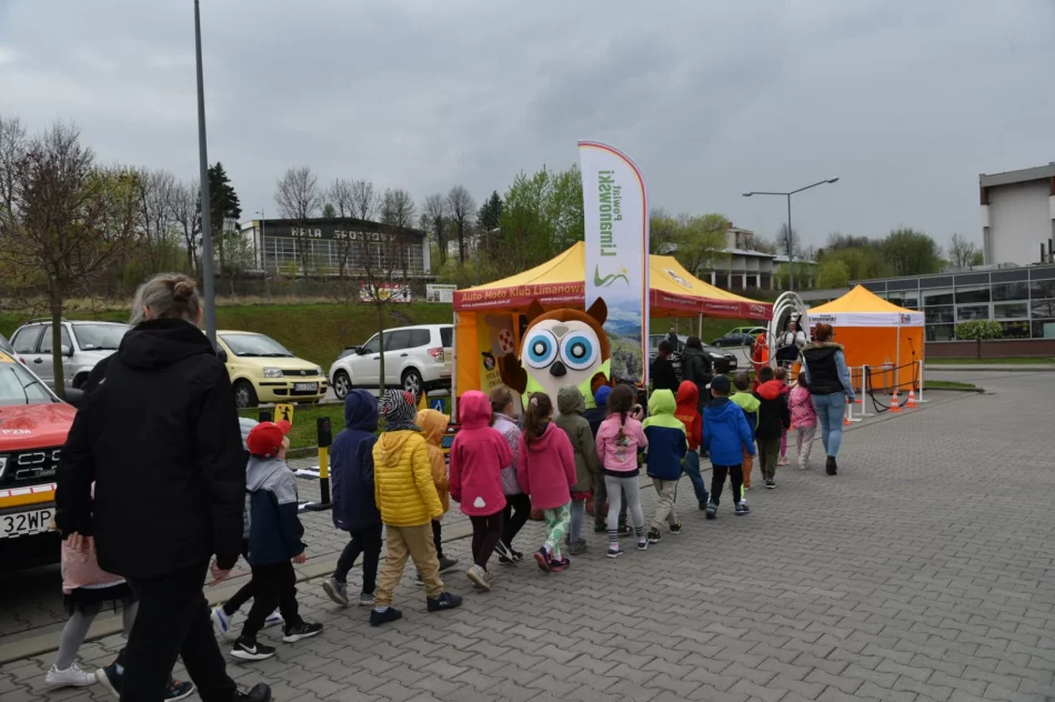 Atrakcje dla dzieci, motywem: bezpieczeństwo na drodze - zdjęcie 10