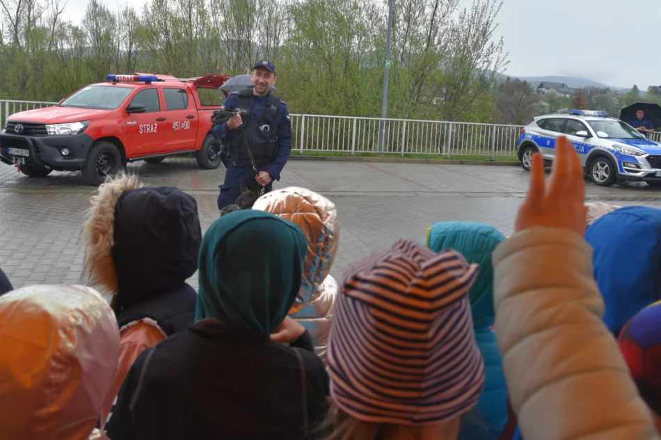 Atrakcje dla dzieci, motywem: bezpieczeństwo na drodze - zdjęcie 15