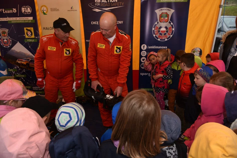 Atrakcje dla dzieci, motywem: bezpieczeństwo na drodze - zdjęcie 16