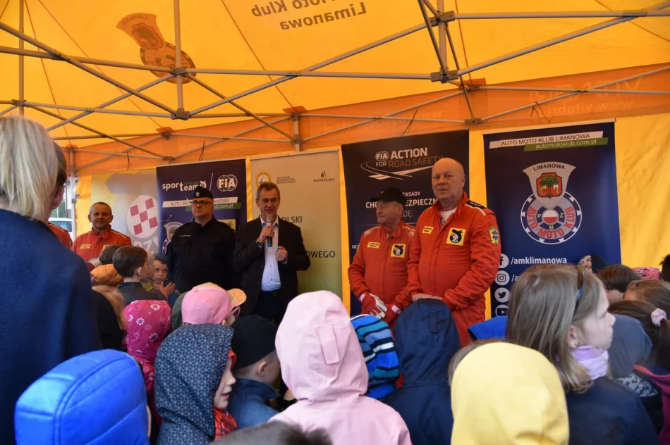 Atrakcje dla dzieci, motywem: bezpieczeństwo na drodze - zdjęcie 17