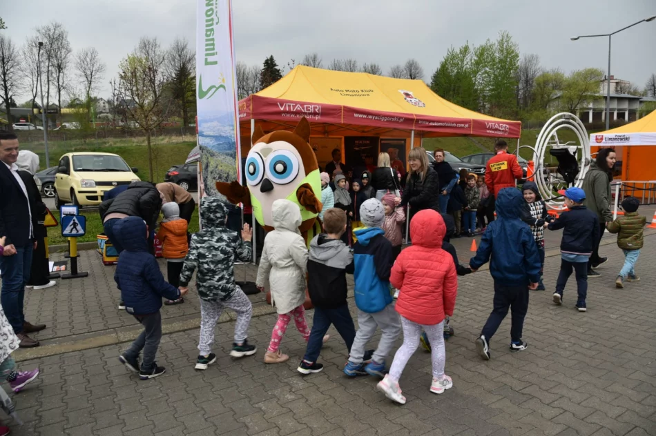 Atrakcje dla dzieci, motywem: bezpieczeństwo na drodze - zdjęcie 20
