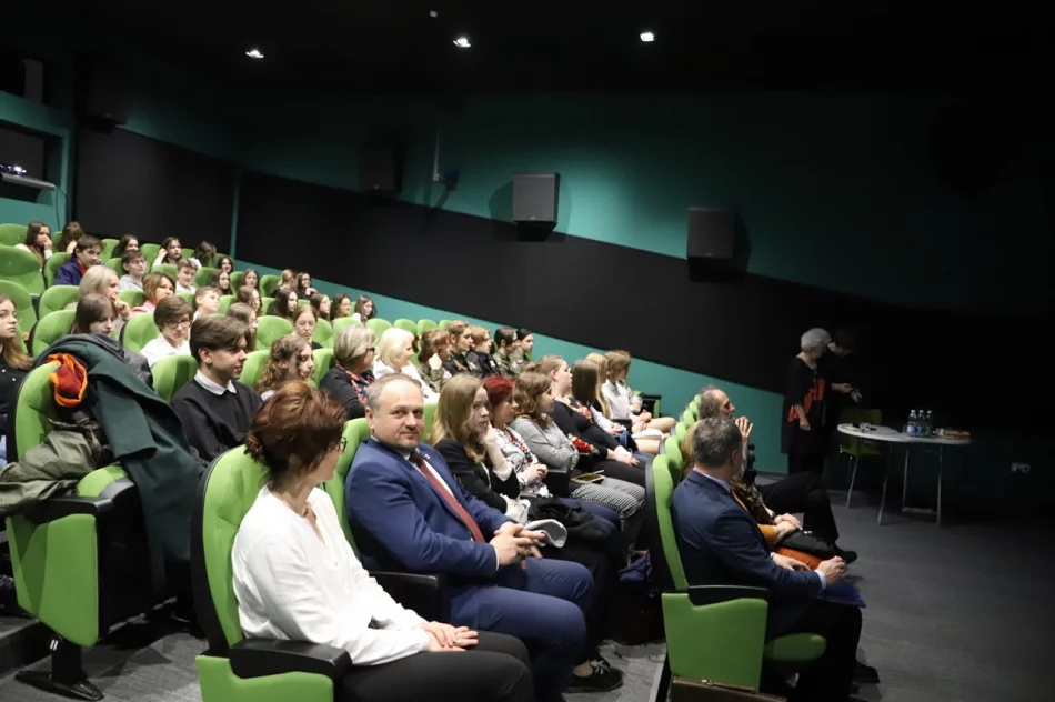 Rozstrzygnięcie konkursu plastycznego „W kręgu poezji i prozy lagrowej więźniarek KL Ravensbrück” - zdjęcie 2