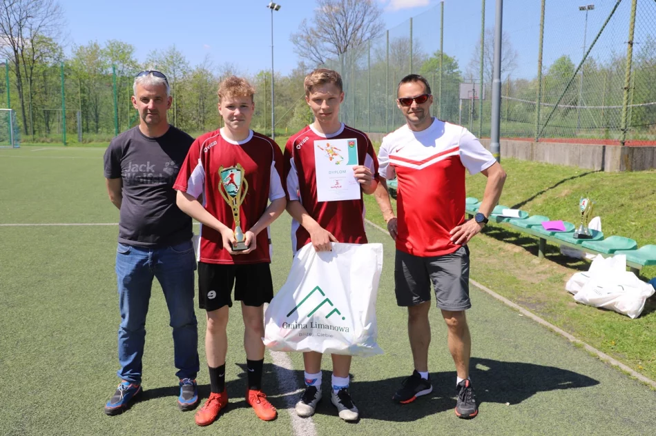 Chłopcy z Pasierbca Mistrzami Gminy Limanowa w Piłce Nożnej Młodzieży - zdjęcie 5