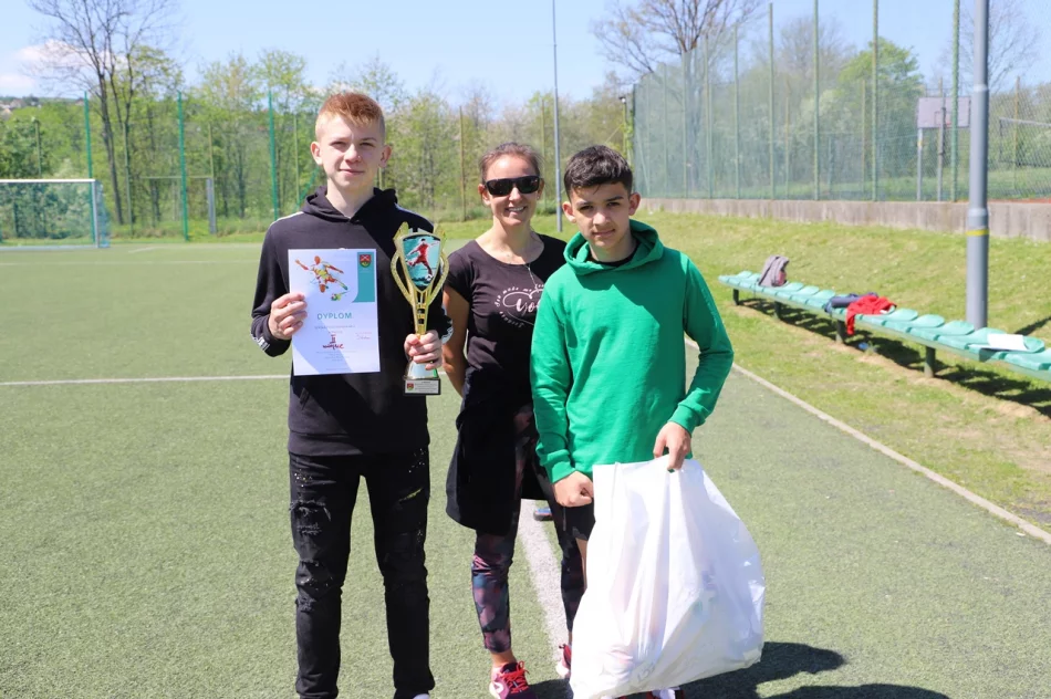 Chłopcy z Pasierbca Mistrzami Gminy Limanowa w Piłce Nożnej Młodzieży - zdjęcie 7