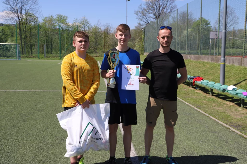 Chłopcy z Pasierbca Mistrzami Gminy Limanowa w Piłce Nożnej Młodzieży - zdjęcie 8