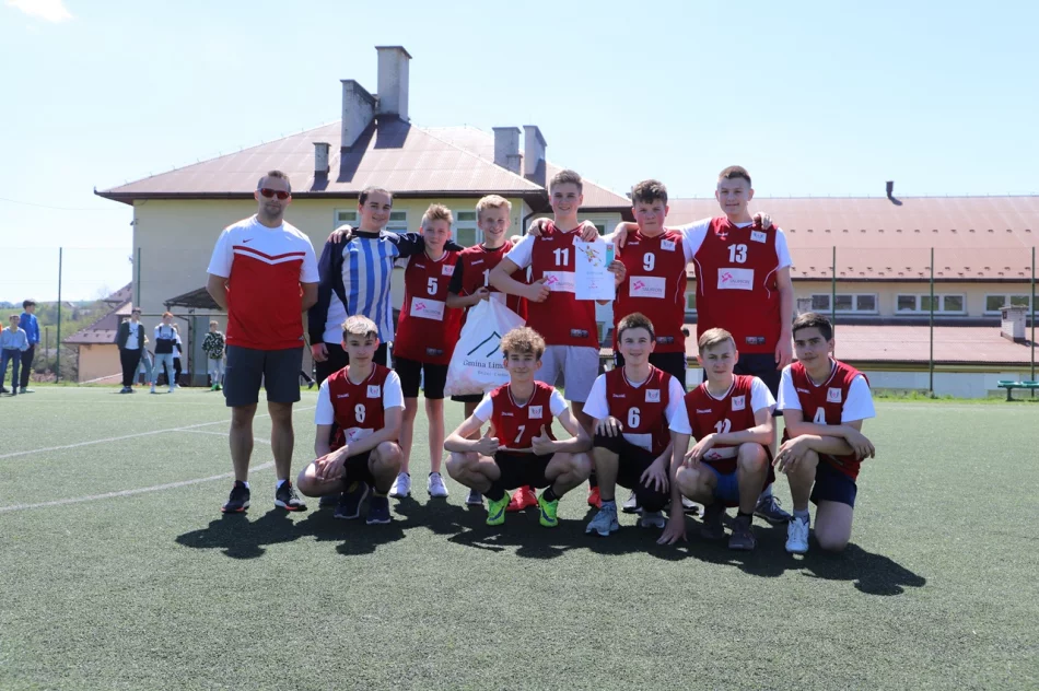 Chłopcy z Pasierbca Mistrzami Gminy Limanowa w Piłce Nożnej Młodzieży - zdjęcie 10