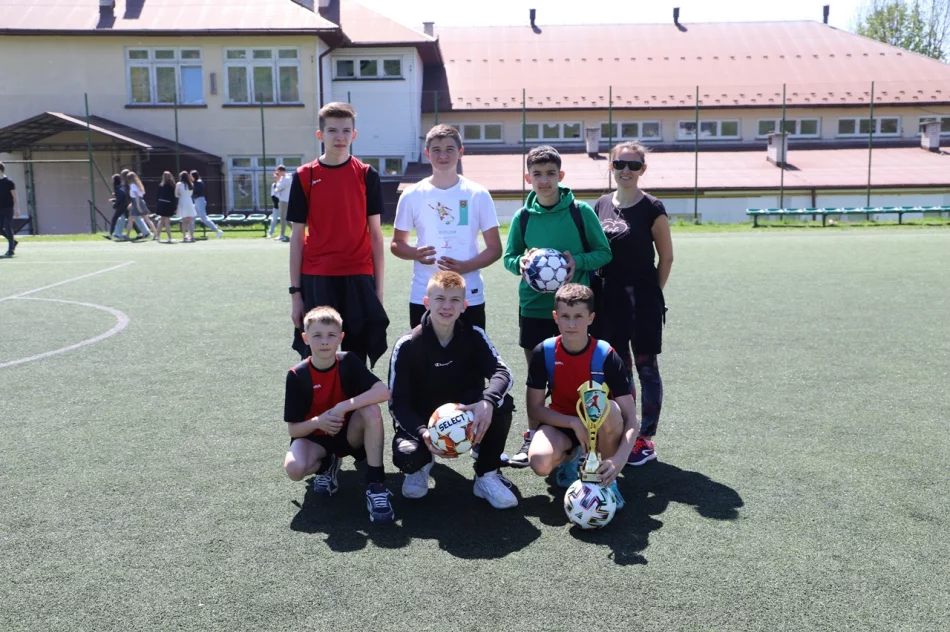 Chłopcy z Pasierbca Mistrzami Gminy Limanowa w Piłce Nożnej Młodzieży - zdjęcie 12