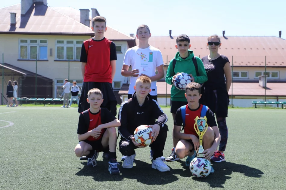 Chłopcy z Pasierbca Mistrzami Gminy Limanowa w Piłce Nożnej Młodzieży - zdjęcie 13